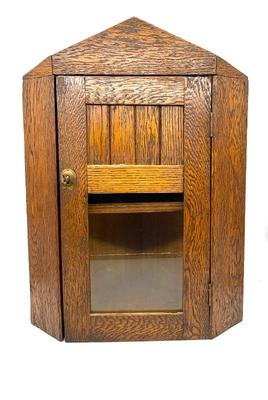 Small antique oak corner cabinet, 21 1/2 in, ht