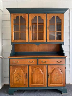 Hitchcock hutch
