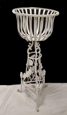 PAINTED METAL PLANT STAND