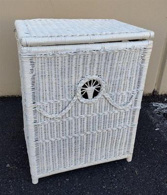 WICKER HAMPER