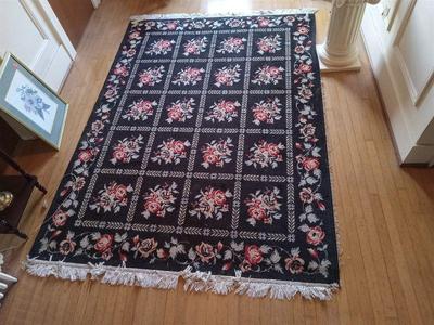 machine made rug 5'6" x 8'1"