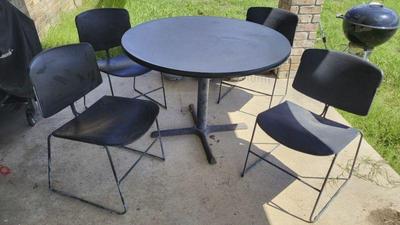 4 steel framed stacking chairs and table