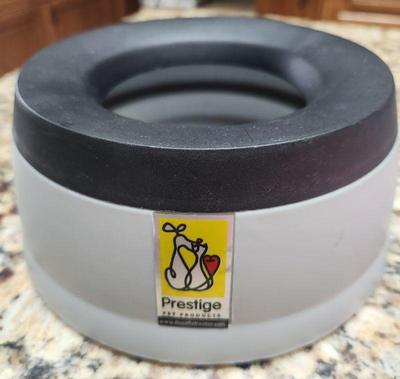 Spill proof pet bowl