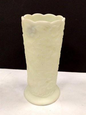 FENTON CUSTARD GLASS VASE