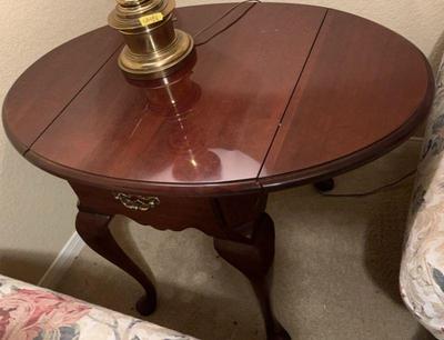 Thomasville traditional side table