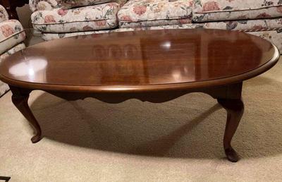 Thomasville traditional coffee table