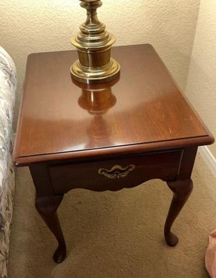 Thomasville traditional side table1