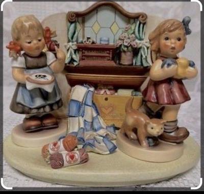 Hummel bee helpful collectors set