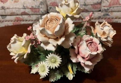 Capidemonte style flower centerpiece