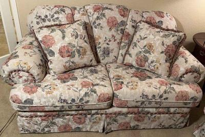 Mayo floral loveseat