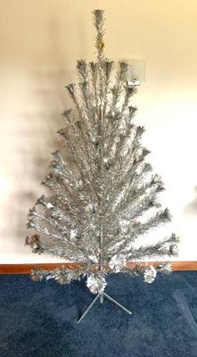 Famous Keystone 7 ft. aluminum pom-pom tree