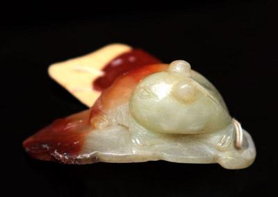 Lot 319 chinese jade feline on leaf carving qing dynasty 1644 1912