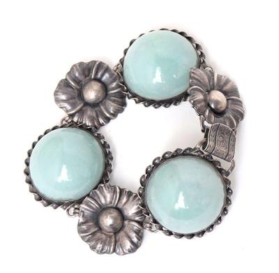 Lot 180 sterling silver bracelet with jade stones