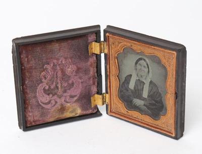 Lot 458 antique photo frame of female