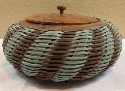 Longaberger masters studio signed by john a hope 2008