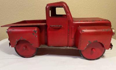 Old metal pick up truck