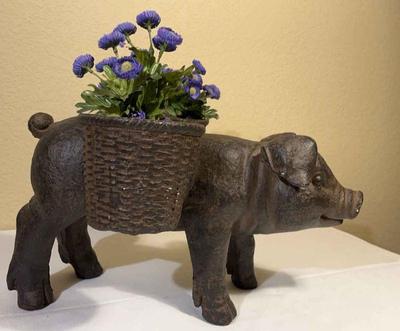 Metal pig with baskets