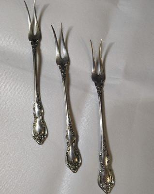 Towle sterling 1967 spanish provincial hors doeuvres fork