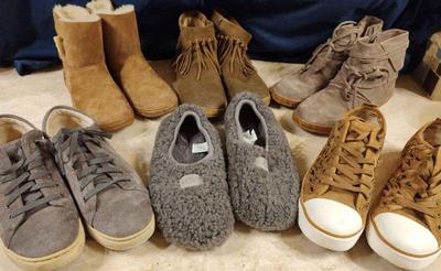 Uggs sz 9 5 pair