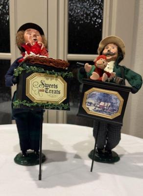 Byers choice carolers money grinder & sweets vendor