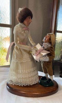 Limited edition byers choice carolers mother’s day