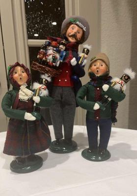 Byers choice carolers nutcracker vendor & kids