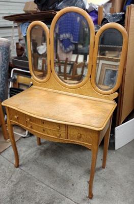 ANTIQUE MAPLE VANITY