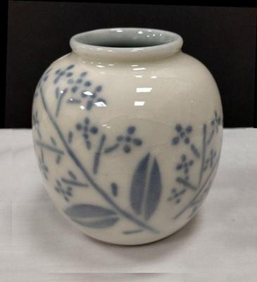1943 Rookwood Vase, as scene