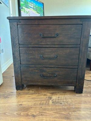 Magnussen nightstand