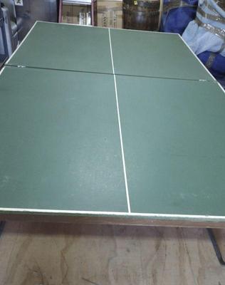 Ping pong table