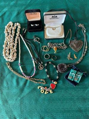 Costume jewelry lot 1