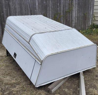 Utility truck bed cover