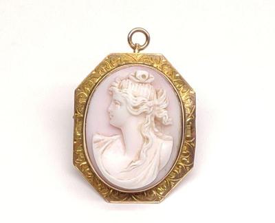 Vintage 10K Gold Carved Cameo Brooch / Pendant