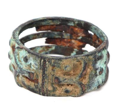 Lot 262 chinese archaistic bronze bracelet