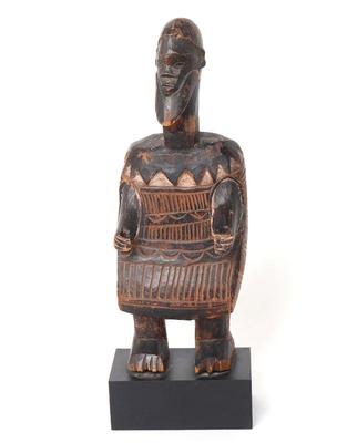 Lot 484 zulu male statuette