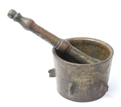 Lot 366 large islamic bronze mortar pestle, 16th c.