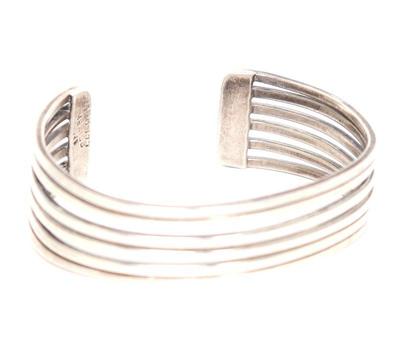 Lot 273 lovely sterling silver banded bracelet
