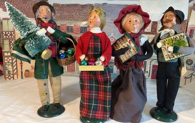 Byers choice carolers christmas criersshoppers