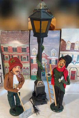 Byers choice carolers lamplighter & snow shoveler