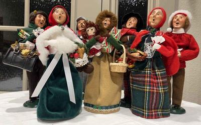 Byers choice carolers shoppers #1