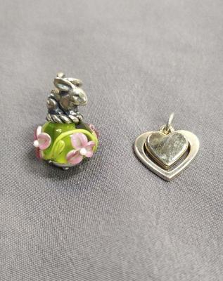 Avery art glass charm heart charm