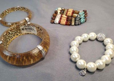 Mixed group of braclets