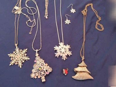 Holiday jewelry