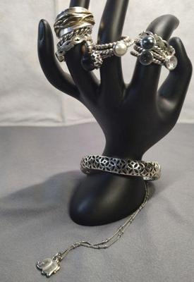 Mixed jewelry items
