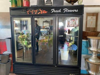 1 working fresh flower cooler 3 doors, made by true manu. co