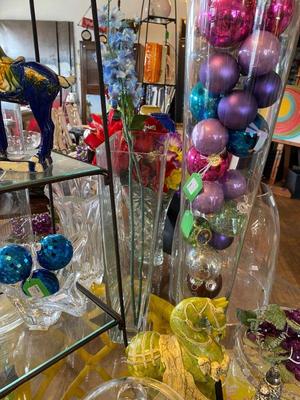 Pyramid Etagere 3 tiered shelf, Christmas Balls, Vases, Decoratives and more