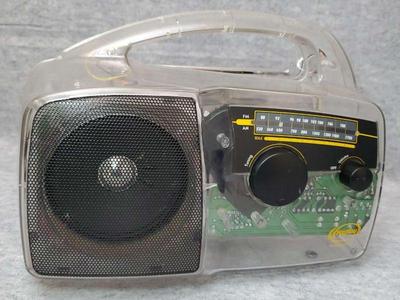 Mb007 freeplay wind up self powered am fm portable radio