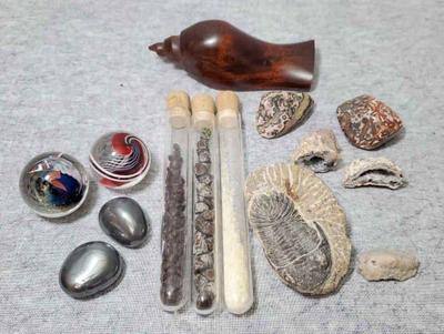 Mb096 stones geodes, fossils, glass marbles