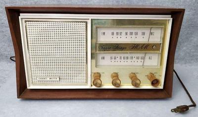 Ng338 vintage channel master super fringe radio