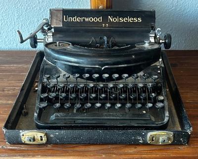 Vintage Underwood Noiseless 77 Typewriter